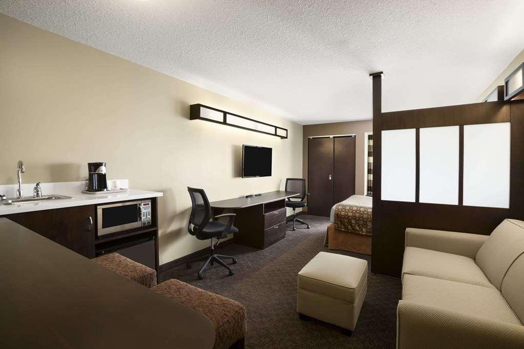 Microtel Inn And Suites By Wyndham Weyburn Oda fotoğraf