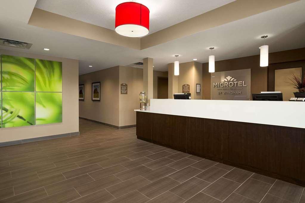 Microtel Inn And Suites By Wyndham Weyburn İç mekan fotoğraf