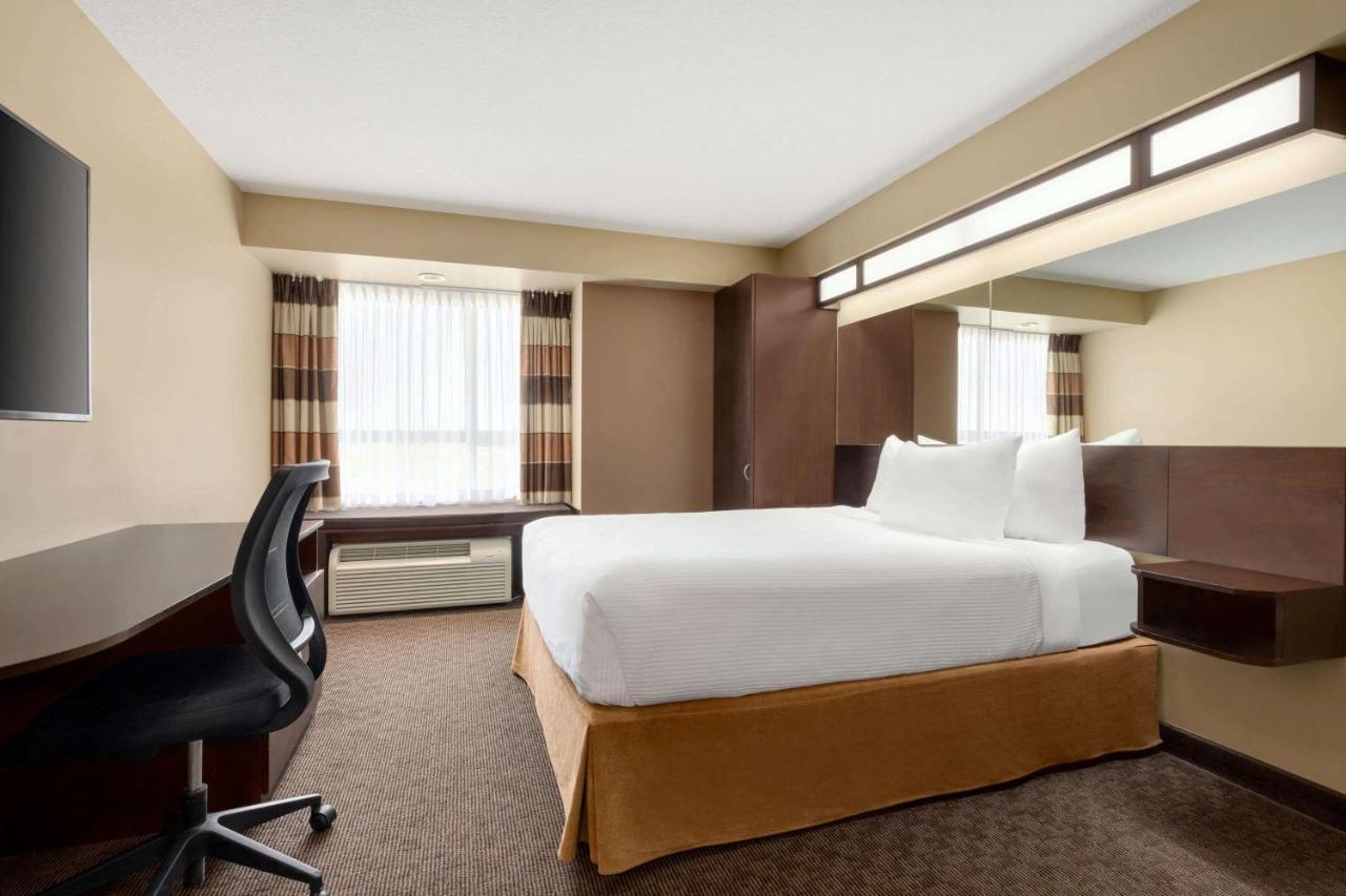 Microtel Inn And Suites By Wyndham Weyburn Dış mekan fotoğraf