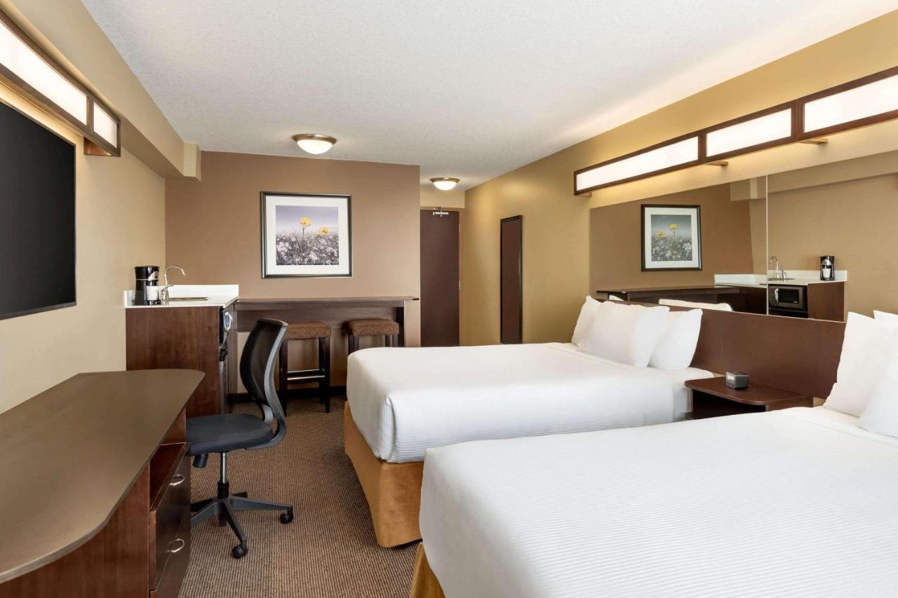 Microtel Inn And Suites By Wyndham Weyburn Dış mekan fotoğraf