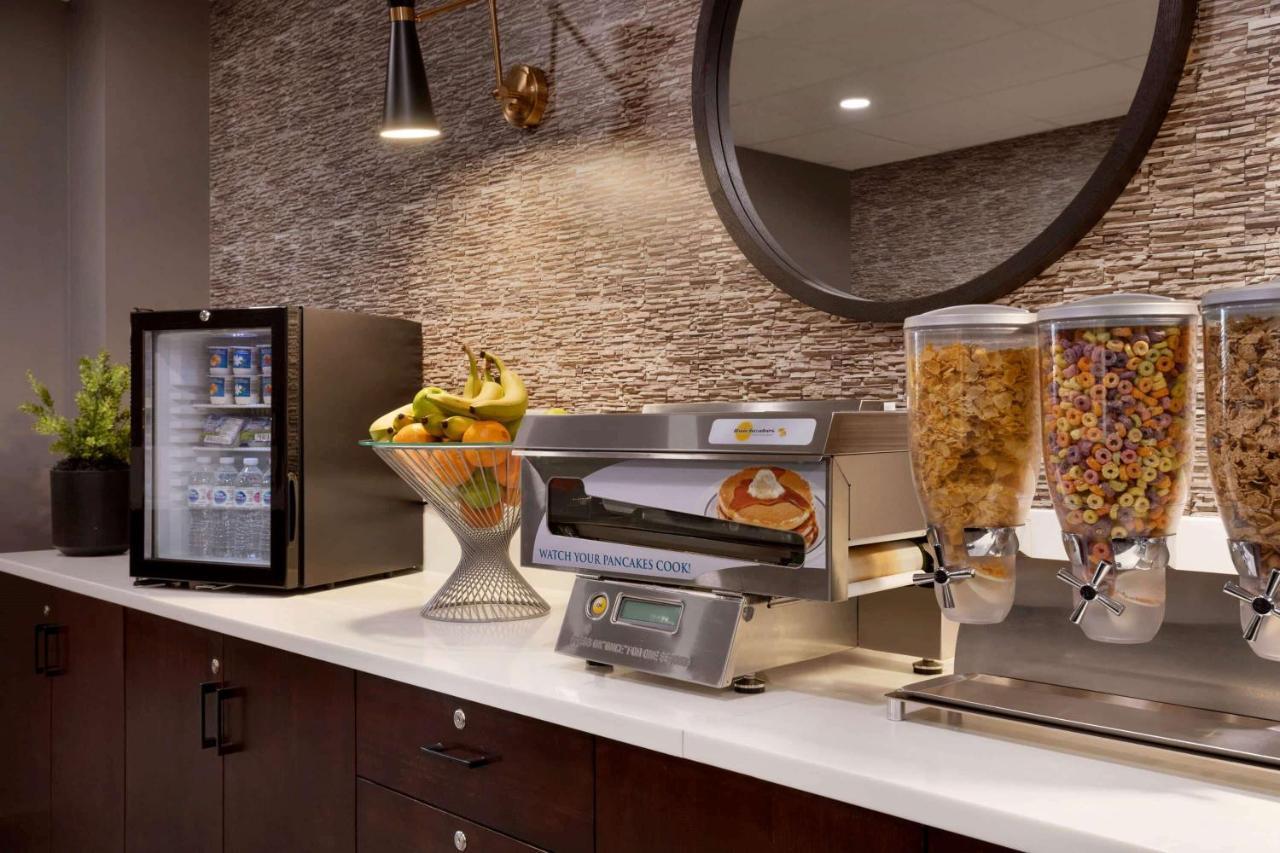 Microtel Inn And Suites By Wyndham Weyburn Dış mekan fotoğraf