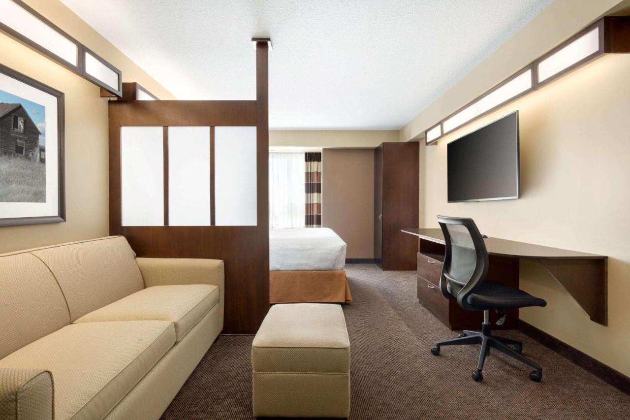 Microtel Inn And Suites By Wyndham Weyburn Dış mekan fotoğraf
