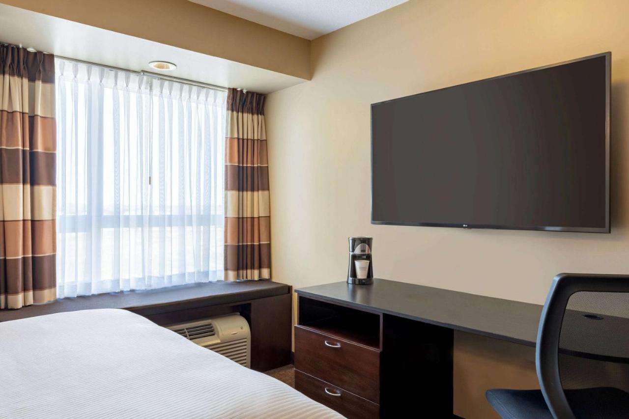 Microtel Inn And Suites By Wyndham Weyburn Dış mekan fotoğraf
