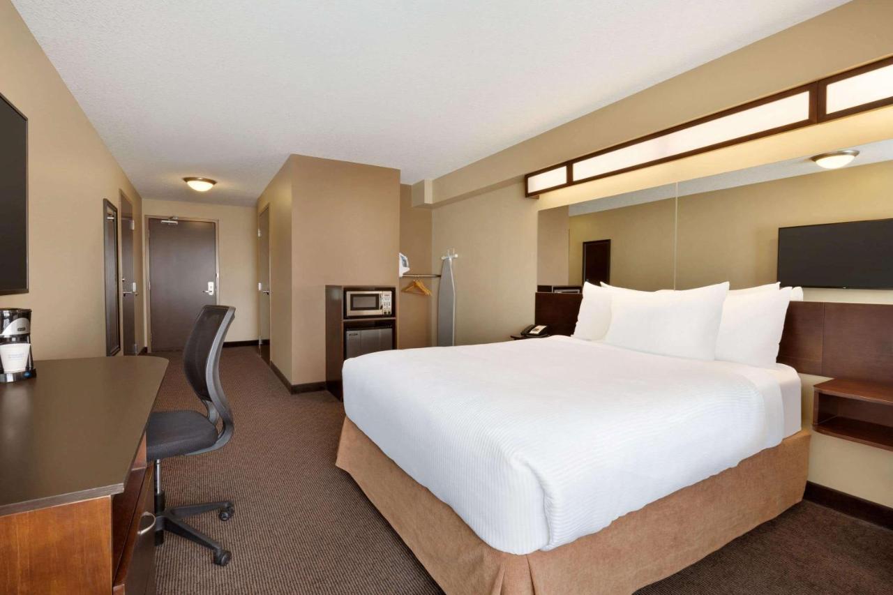 Microtel Inn And Suites By Wyndham Weyburn Dış mekan fotoğraf