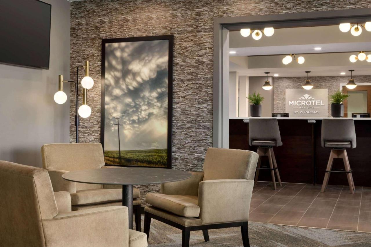 Microtel Inn And Suites By Wyndham Weyburn Dış mekan fotoğraf