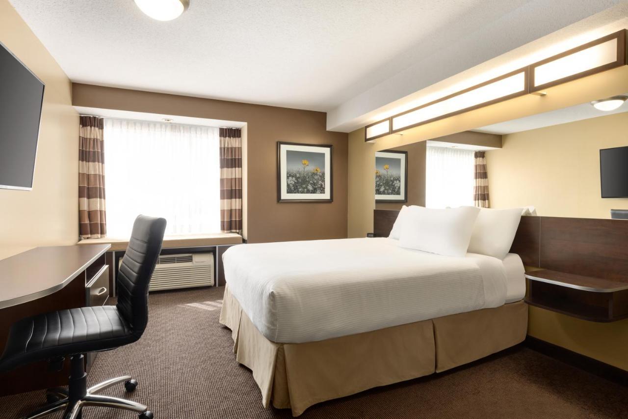 Microtel Inn And Suites By Wyndham Weyburn Dış mekan fotoğraf