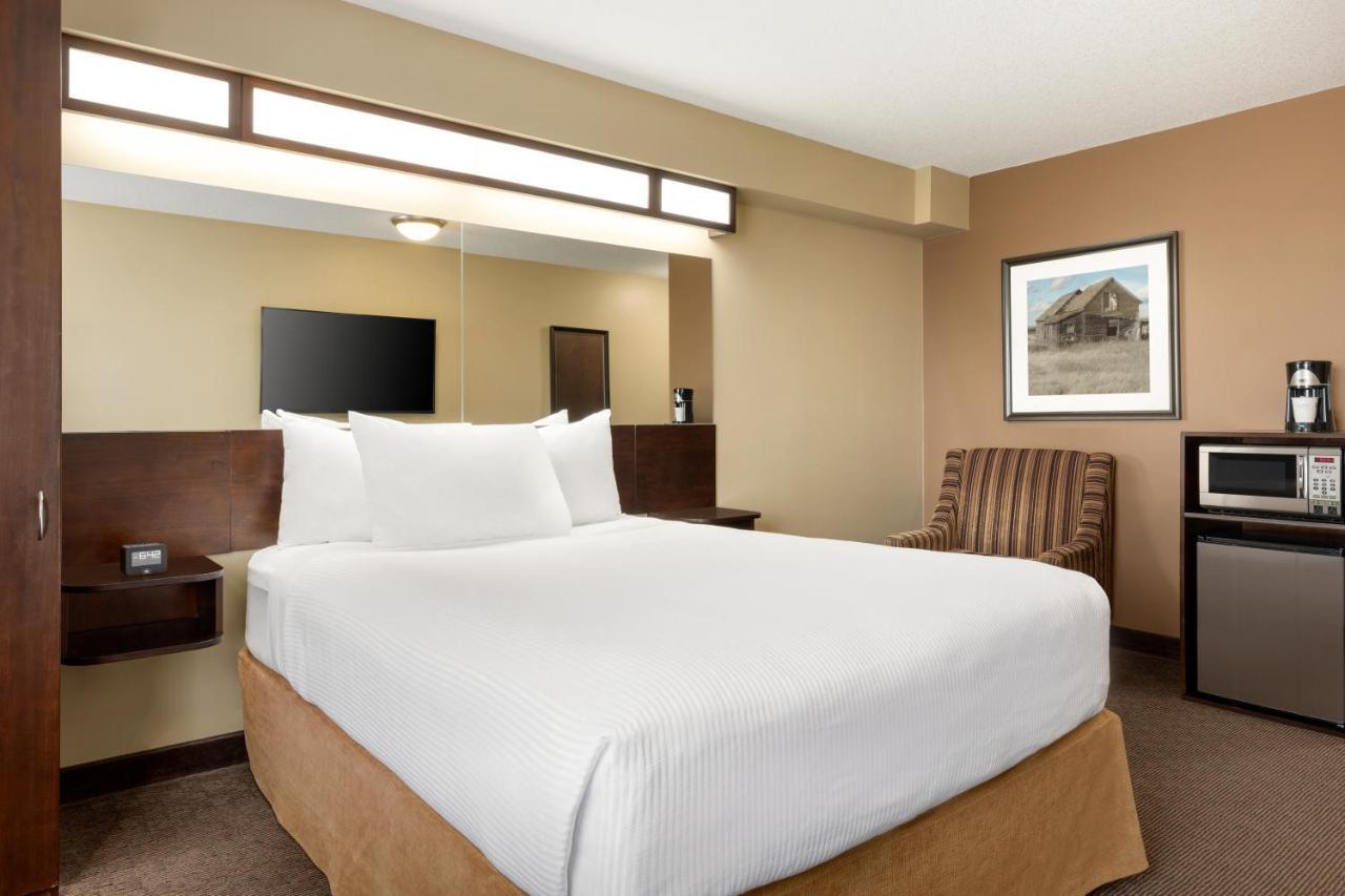 Microtel Inn And Suites By Wyndham Weyburn Dış mekan fotoğraf
