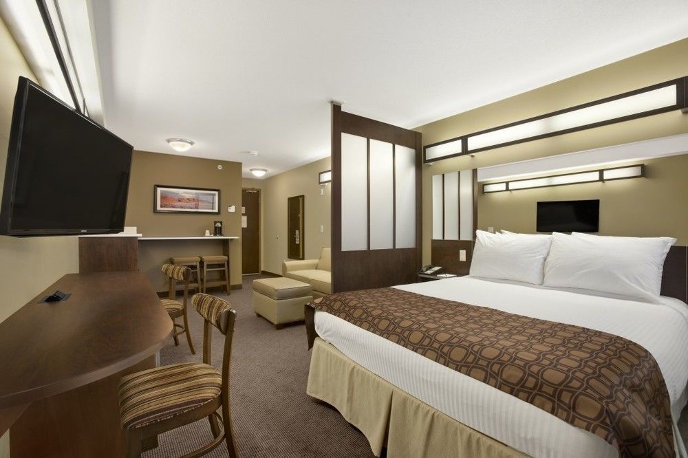 Microtel Inn And Suites By Wyndham Weyburn Dış mekan fotoğraf