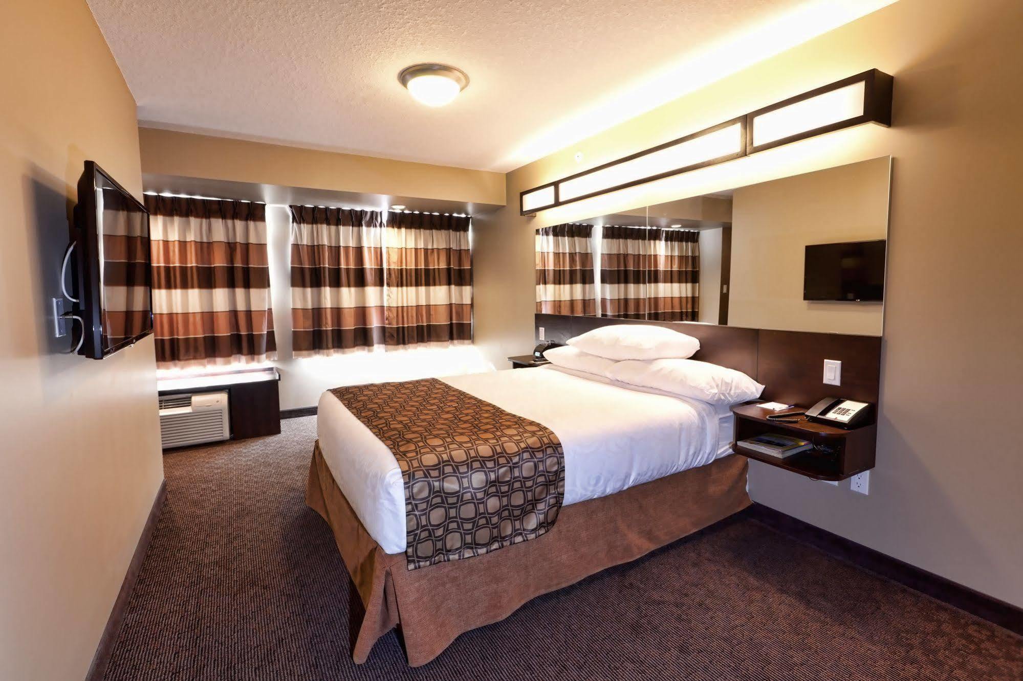 Microtel Inn And Suites By Wyndham Weyburn Dış mekan fotoğraf