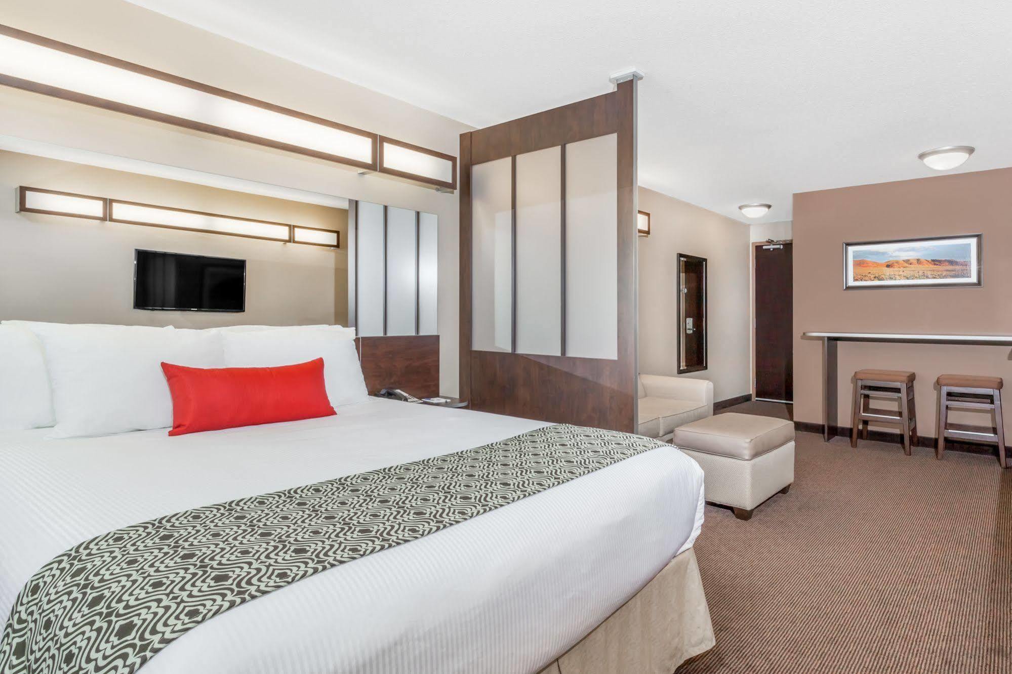 Microtel Inn And Suites By Wyndham Weyburn Dış mekan fotoğraf