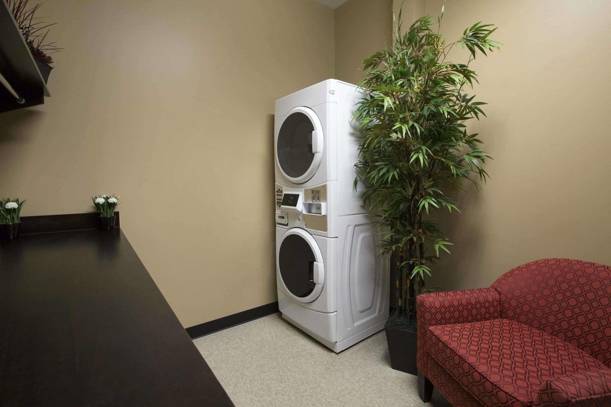Microtel Inn And Suites By Wyndham Weyburn Dış mekan fotoğraf